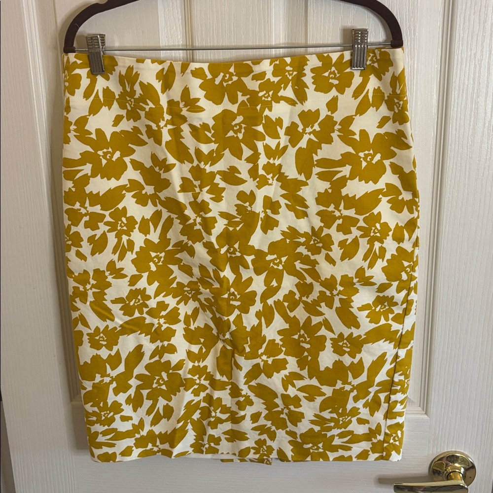 LOFT |‎ White and mustard yellow floral pencil skirt, size 14